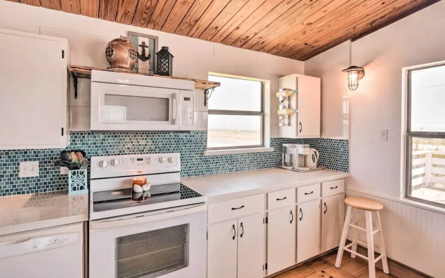 Gulf Coast Views: Stilted Retreat in Galveston!
