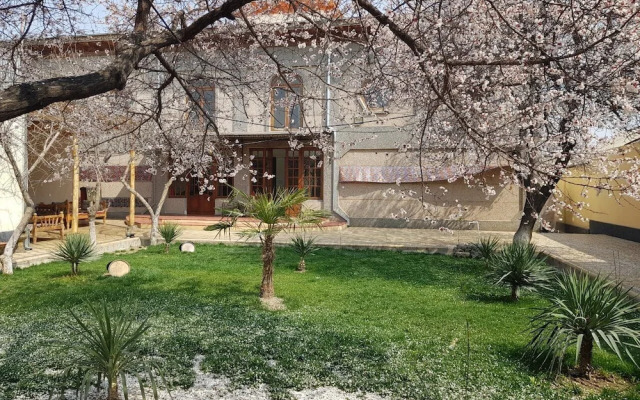 Пансион Ikathouse