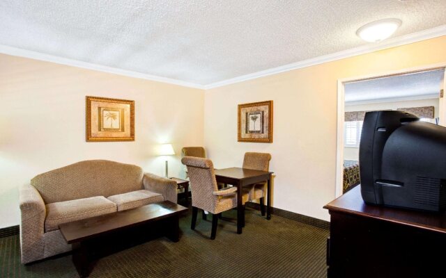 Travelodge by Wyndham Chatsworth