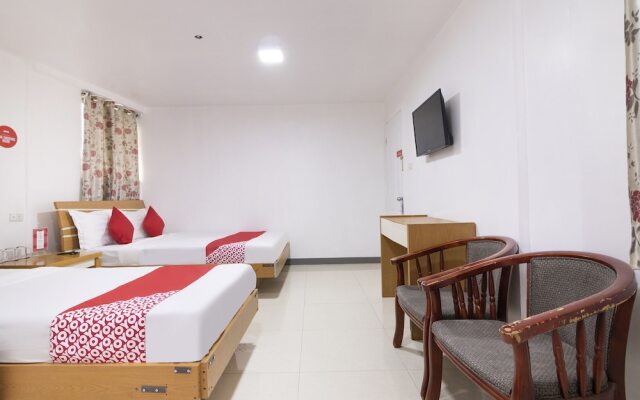 Lucky Hotel by OYO Rooms