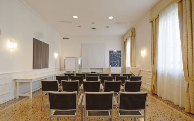 Rechigi Park Hotel