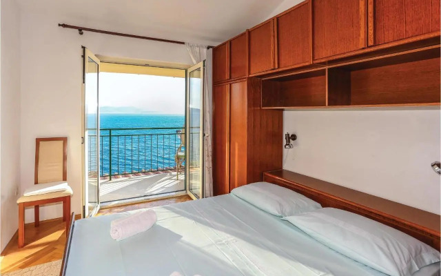 Three-Bedroom Apartment Omis with Sea view 07