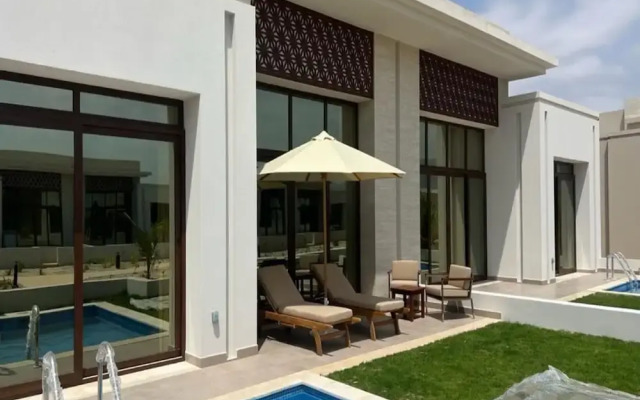 One-bedroom Oasis With Pool View