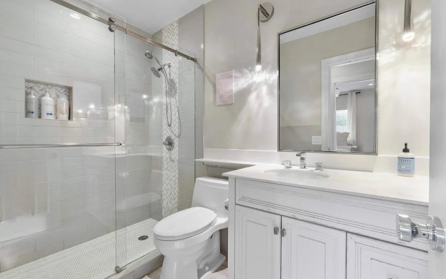 Coastal Retreat Stylish 4 BDR w/ Private Pool!