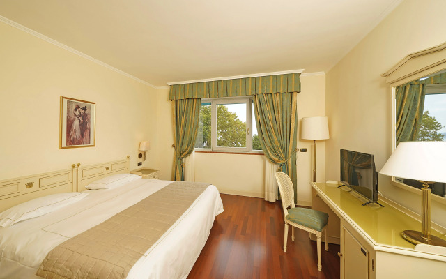 Hotel Savoy Palace