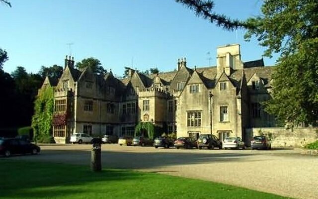 Bibury Court