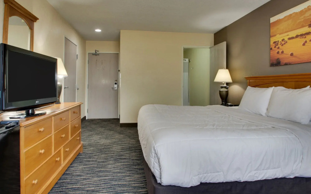 EverSpring Inn & Suites