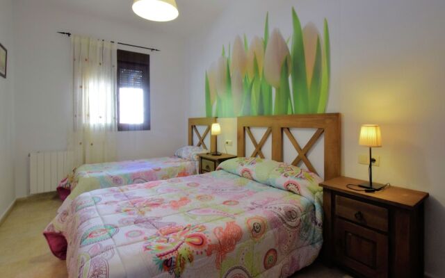 Spacious Villa in Sayalonga with Jacuzzi