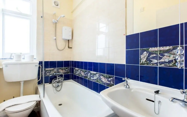 Newly Refurbished 2bdr Flat Close to the Beach