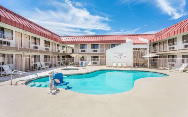 Super 8 By Wyndham Phoenix Metro North