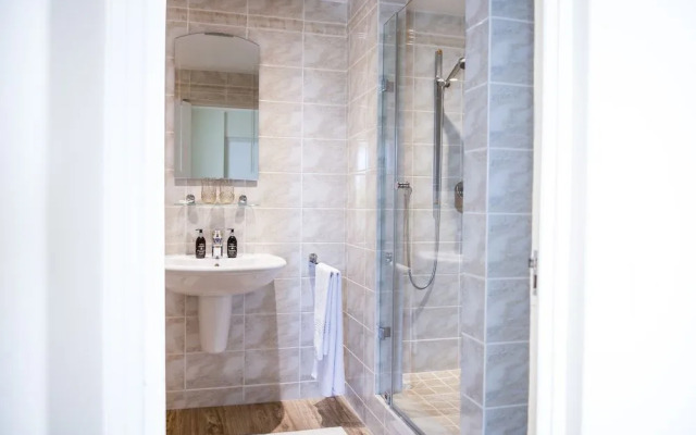 Bay Reflections - Luxury Serviced Apartments