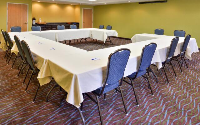 Holiday Inn Express Hotel & Suites Charlotte by IHG