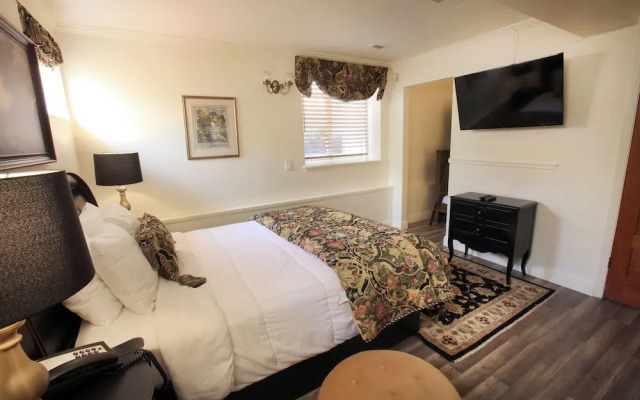 The Charles Pacific Grove - Artfully Designed Inclusive Inn