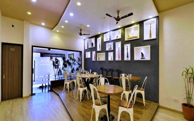 OYO 3422 Hotel Golden Berry