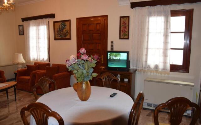 Cycladic House at the suburbs of Naousa