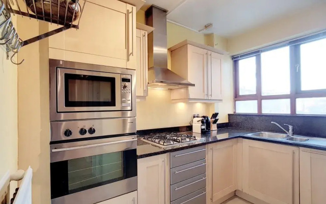 Very Central 2BR Kings Cross Apartment!