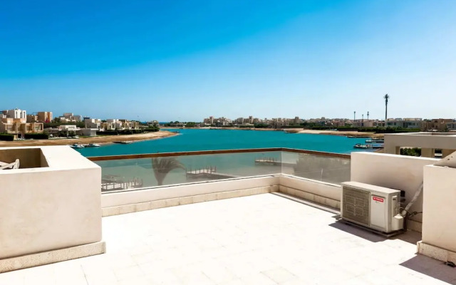 Xuru Stays I Posh & Eclectic 4 BDR Villa @ Fanadir Bay