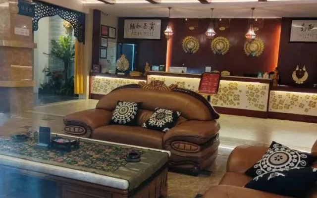 Luoping Golden Valley Taijia SPA Hotel