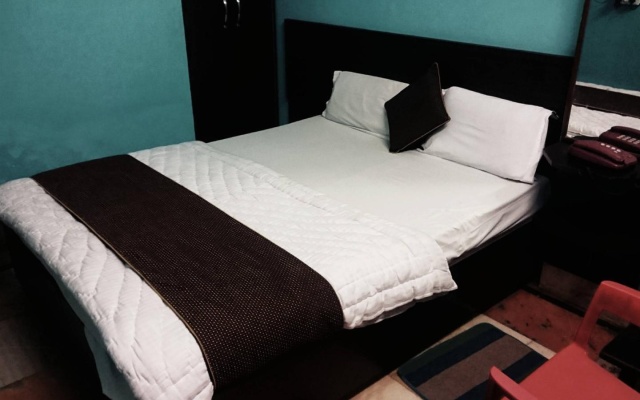 Hotel Aditya Inn – Guest Rooms – Varanasi