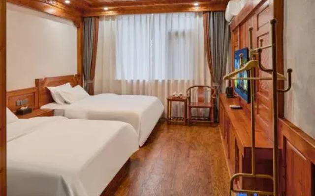 In Heishui Village, there is a poetic homestay