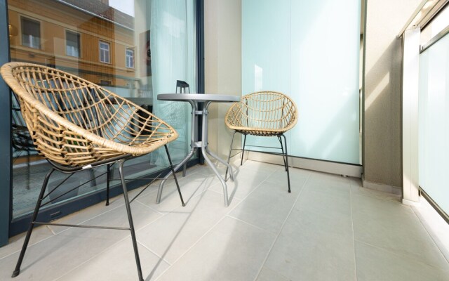 WestSide Apartments by Urbanrent