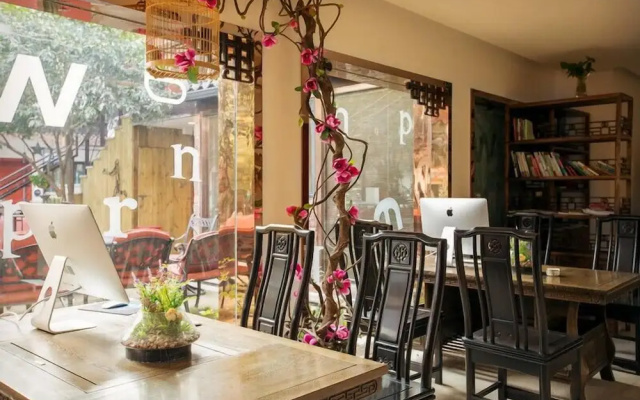 Yurong West Lake Cottage Resort