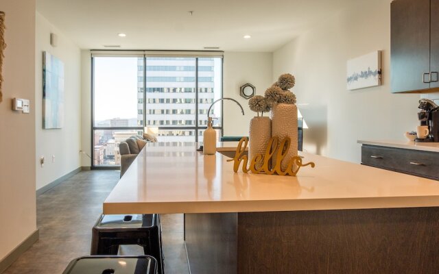 Modern Downtown Apartments by Frontdesk