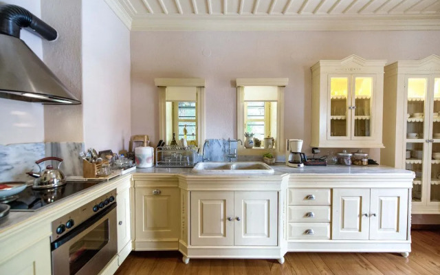 Chorostasi Guest House