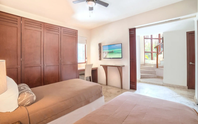 Maya Villa Condo Hotel & Beach Club