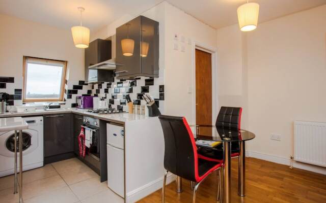 Top Floor Studio Next to Clapham Junction Station