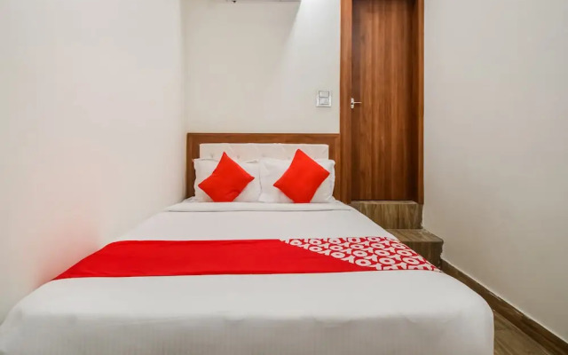 OYO 26124 Silver Palm