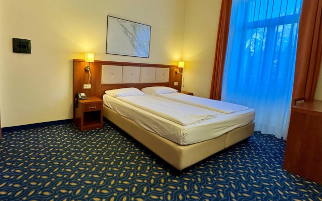 Hotel Benaco