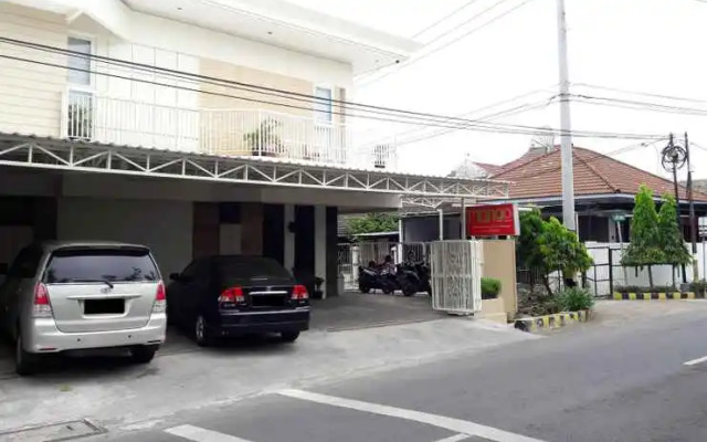 Mango Homestay Klampis Harapan