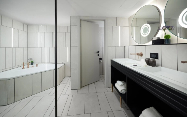 Cardo Brussels, Autograph Collection