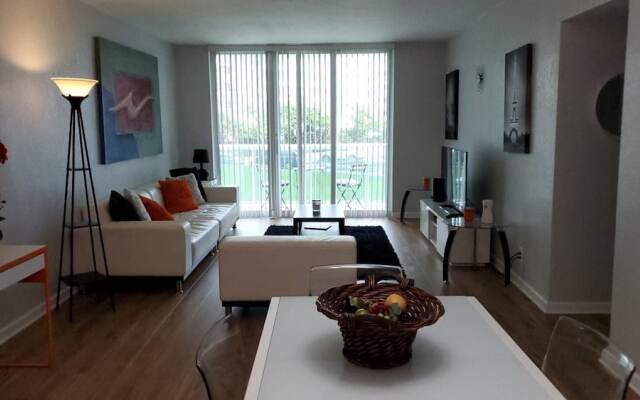 3801 Hollywood - 2Z - 1 Br Apts