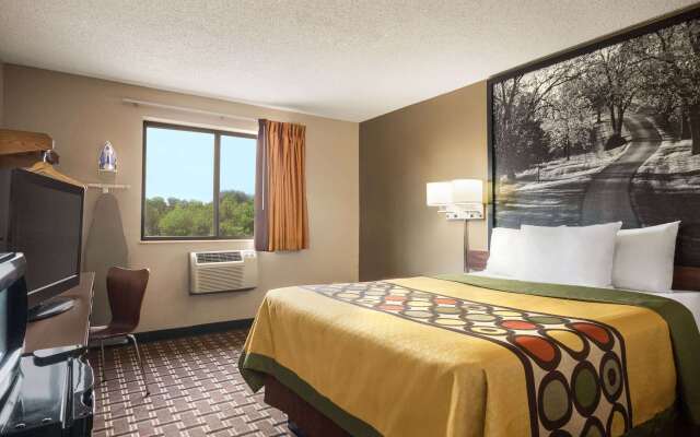 Super 8 by Wyndham Mayfield