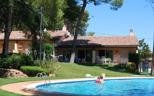 Beautiful Holiday Home With Dishwasher at 900m. From the sea