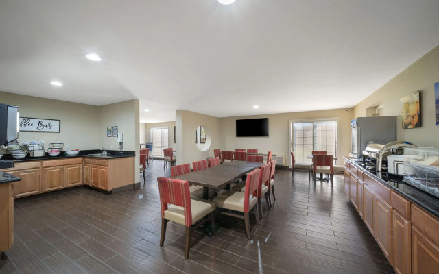 Comfort Suites Red Bluff near I-5