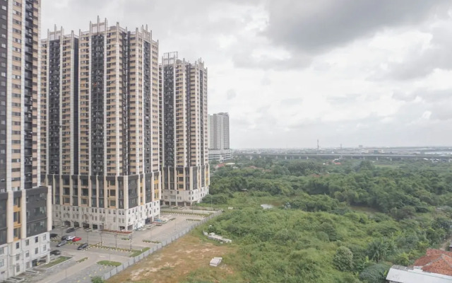 Homey And Cozy 3Br At Meikarta Apartment