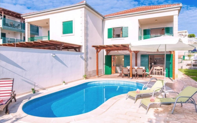 Villa Mare in Hvar With 4 Bedrooms and 3 Bathrooms