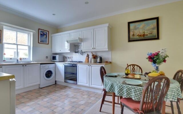 Holiday Home Cam Court