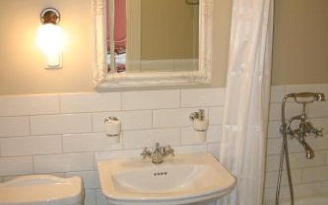 Lahe Guesthouse