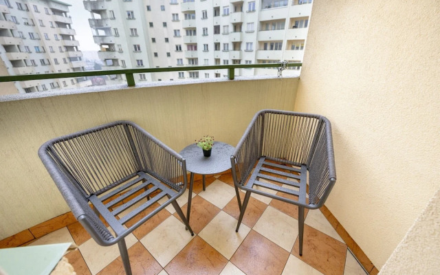 Bukowińska Apartment Warsaw by Renters