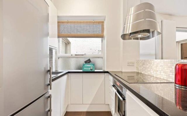 Spacious 1 Bed Flat W/patio in Central London