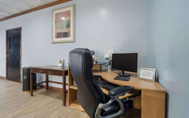 Quality Inn & Suites Conference Center Statesboro Historic District