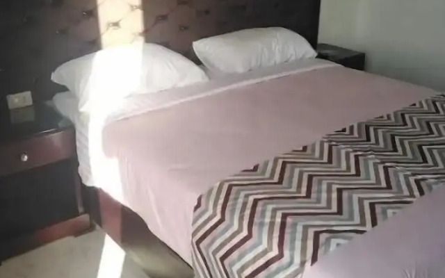 Dolphin Continental Hotel