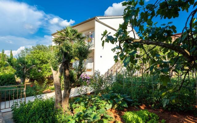 Pleasant Apartment in Malinska with Balcony