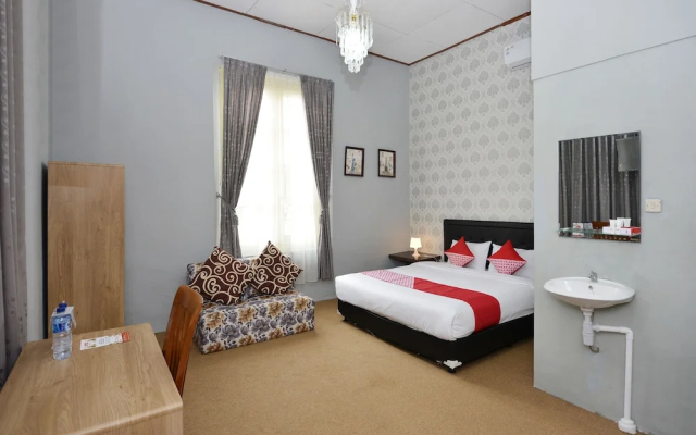 Golden Inn 2 by OYO Rooms