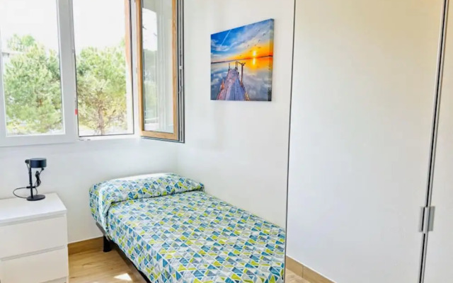 Comfy Apartment With Terrace by Beahostrentals