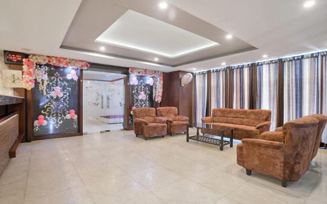 OYO Townhouse 704 Hotel Divya Palace